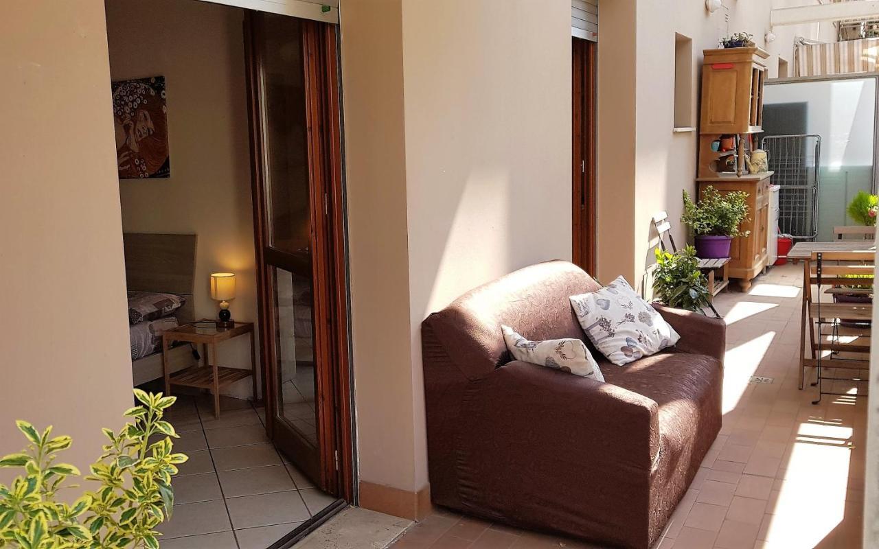 Palazzo Wanny Free Parking & Terrace Apartment ฟลอเรนซ์ ภายนอก รูปภาพ